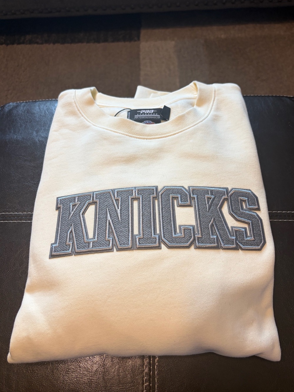 NEW YORK KNICKS CREWNECK SWEATSHIRT XL (NWT) Pro Standard